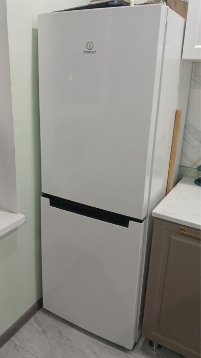 Холодильник бу indesit
