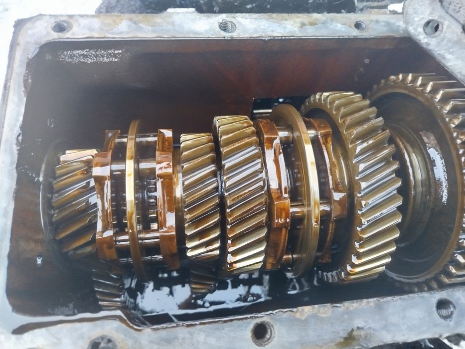 Продам запчасти на зил