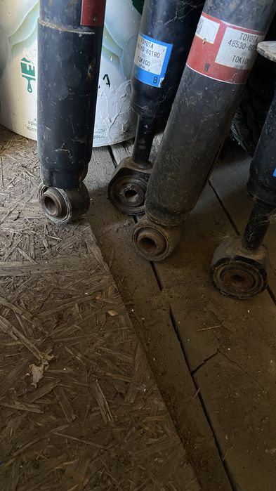 Амортизатор Тайота 200