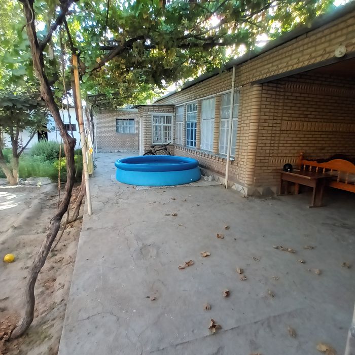 Эски шахарда 8 сотокли ховли сотилади