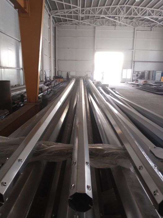 Столб фонарный для освещения улиц, прогулочных дорожек, пешеходных зон