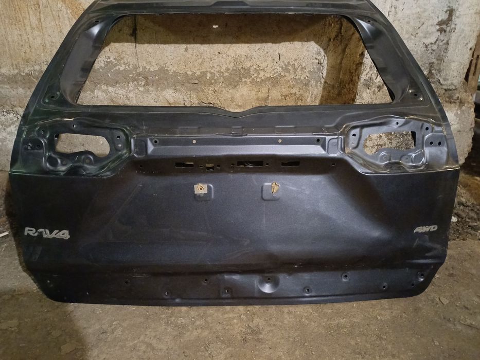 Дверь тайота Rav 4