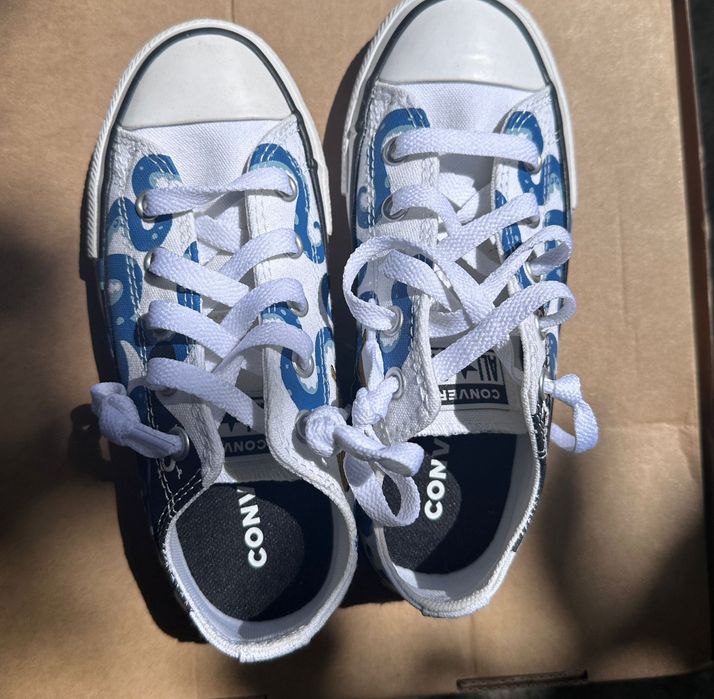 Converse noi mărimea 30