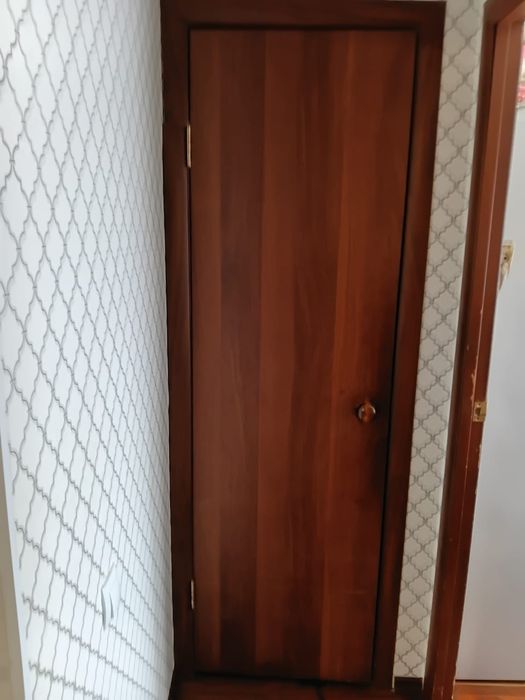 Продам двери и ламинат