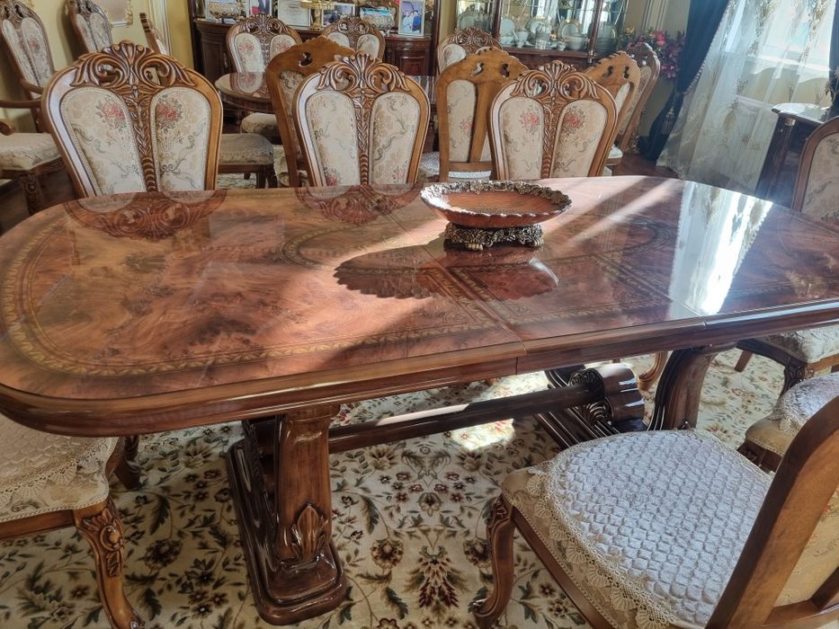 Продам два стола для гостиной, зала