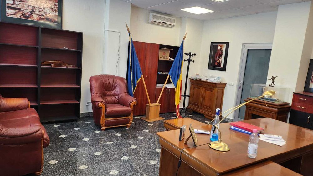 Inchiriez cladire birouri ,clinica ,scoala