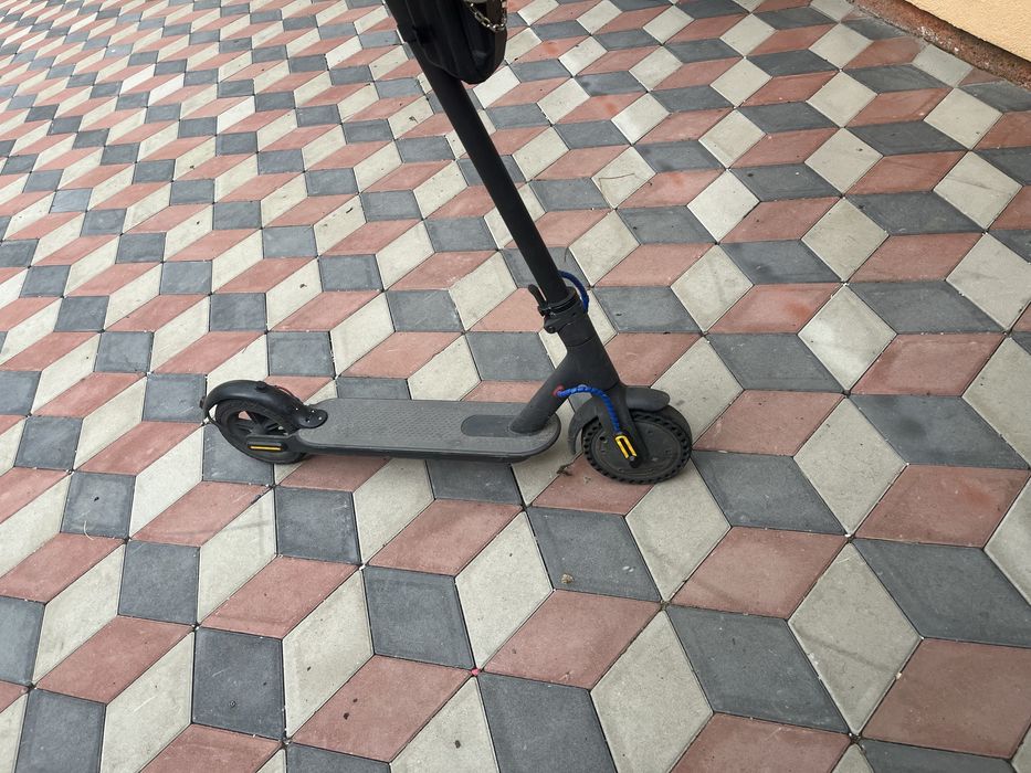 Vand totineta xiaomi m365 nu are nici un defect rotineta