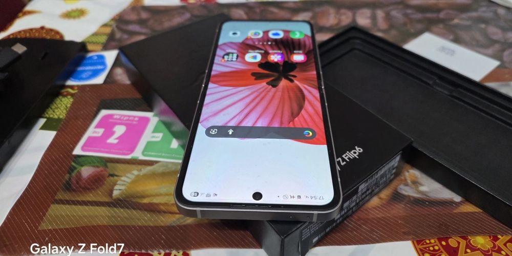 Смартфон Samsung Galaxy Z Flip6, 12GB RAM, 256GB, 5G, Silver Shadow