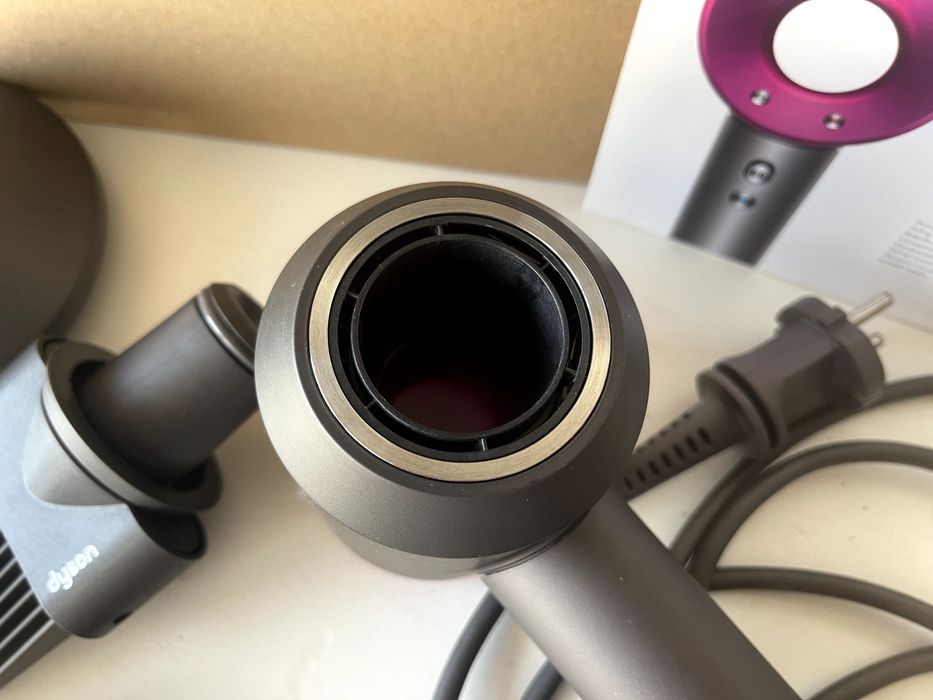 Оригинален Сешоар Dyson SUPERSONIC HD07 от Зора 5 приставки Отличен!