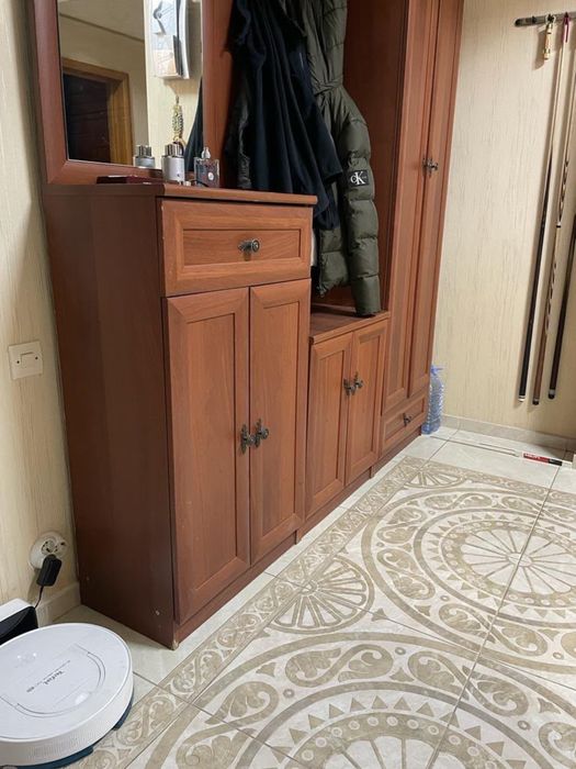 Продам шкаф в прихожую