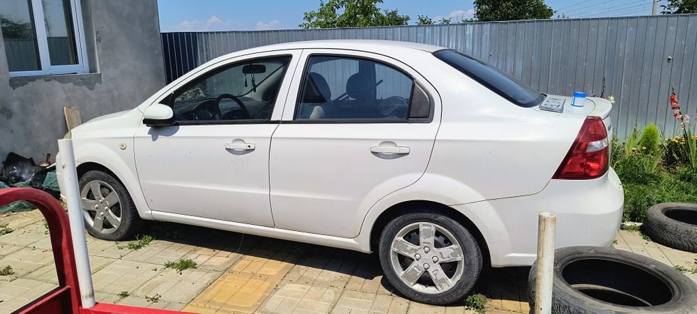 Vând Chevrolet aveo 2010 pentru piese