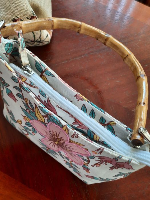 Minunată geanta de vara cu mâner de lemn