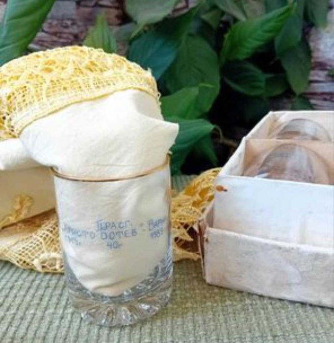 Стъклени ретро чаши, сервизи, гарафа