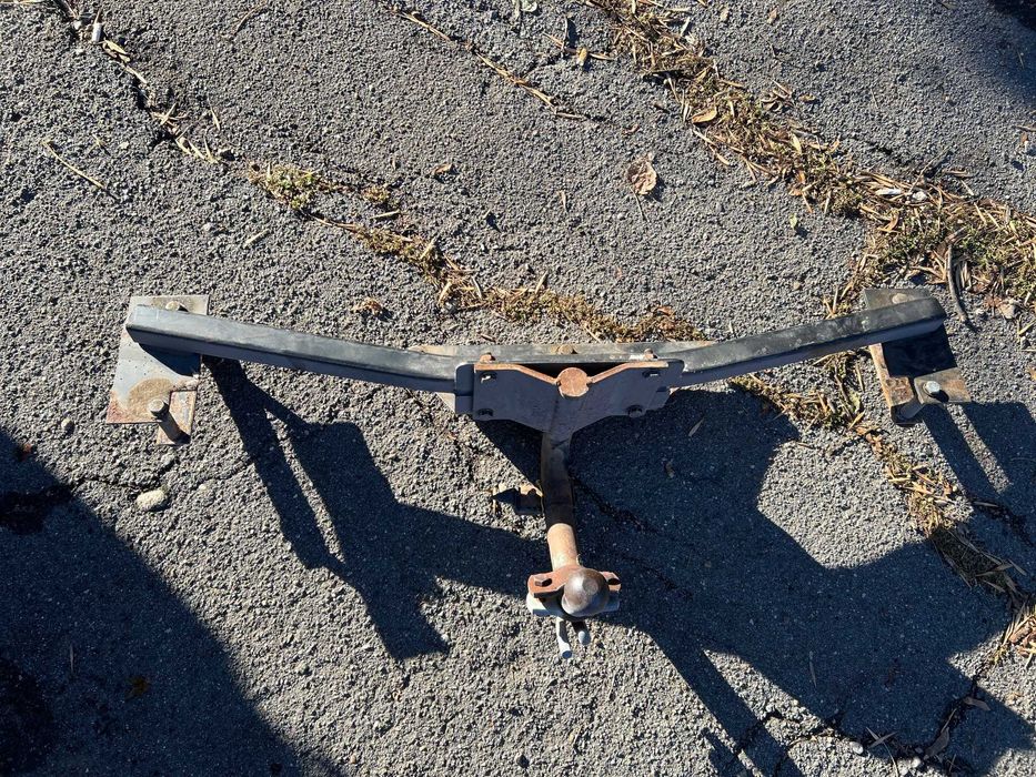 Теглич, 100 см е разстоянието между болтове/ гредите.