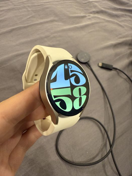 Смарт-часы Samsung Galaxy Watch6 40 мм золотистый-белый