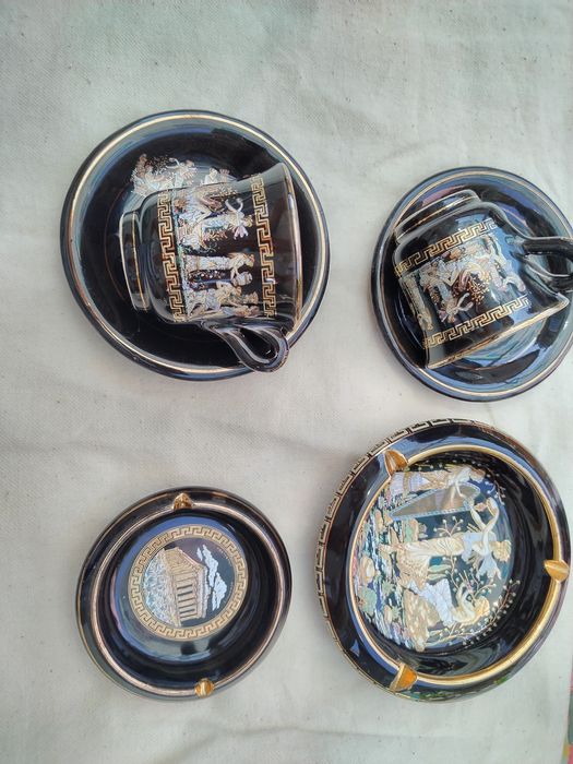 Пепелник  позлатен