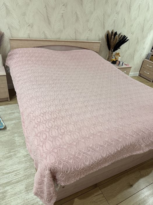 Продам спальный гарнитур