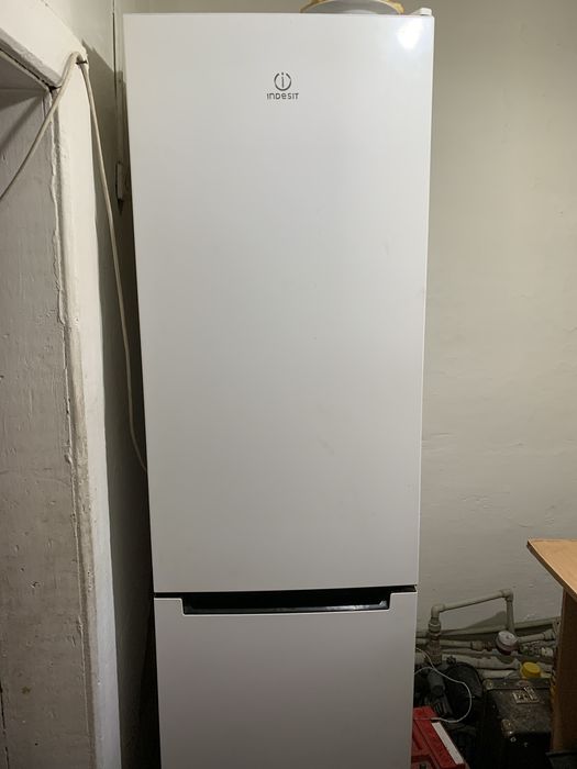 Продам золодильник Индезит