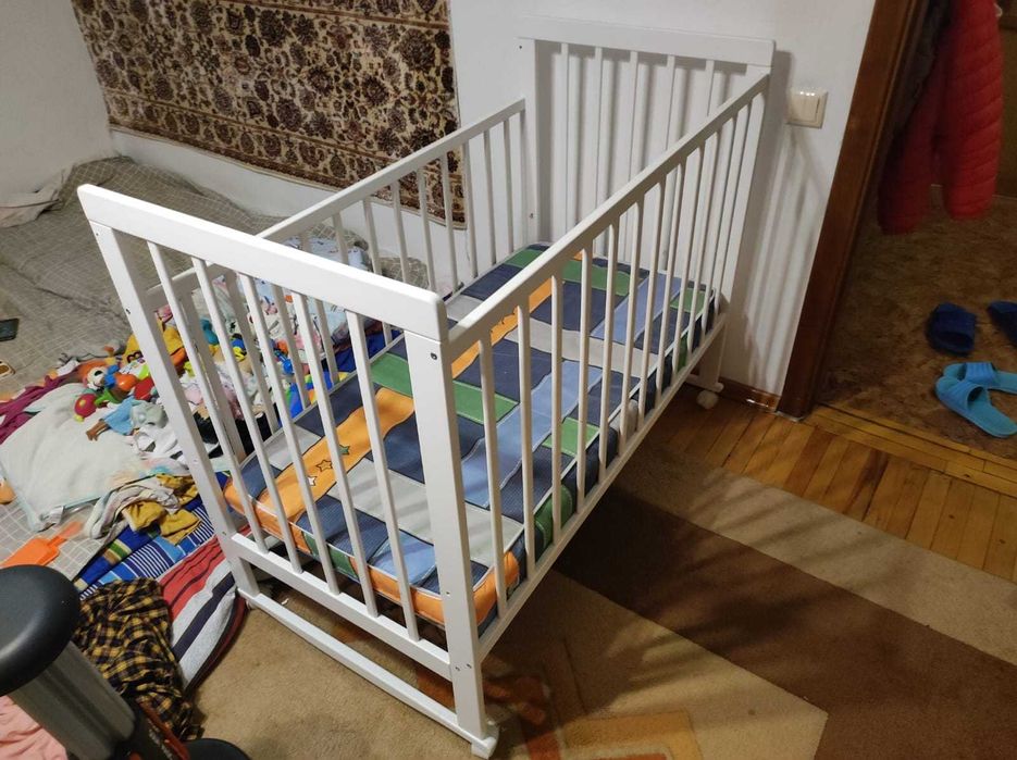Продам манеж детский, деревянный, с матрацем