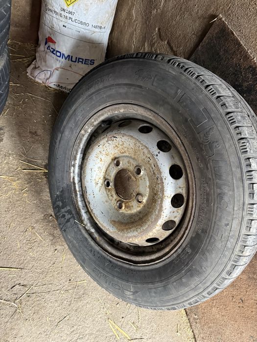 Vand urgent rezerva 235/65/16c