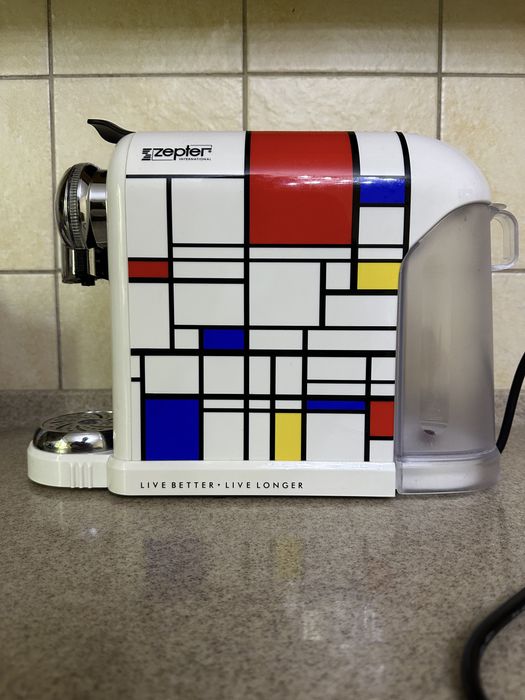 Продам капсульную кофемашину