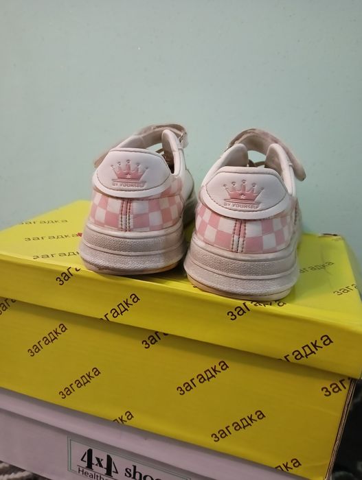 Кроссовки для девочек