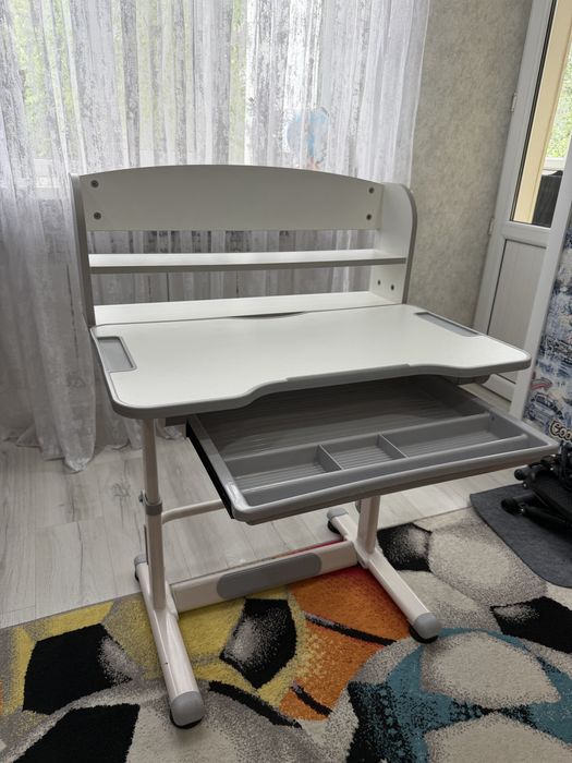 Продаем детский стол