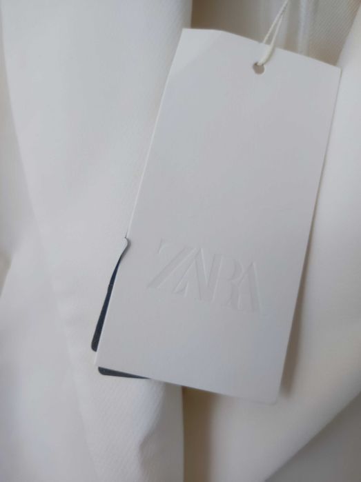 Чисто ново сако с пера на Zara в бял цвят