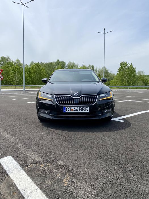 Skoda Superb 2.0 diesel 150cp Car Vertical