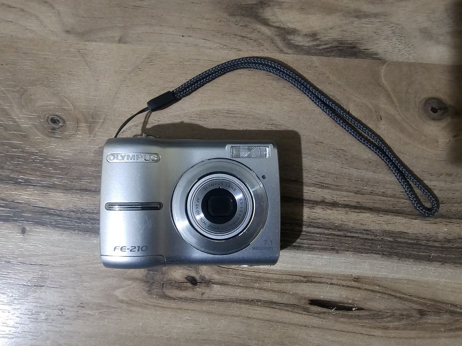 Фотоапарат Olympus FE-210 сива, с xD карта памет 1GB