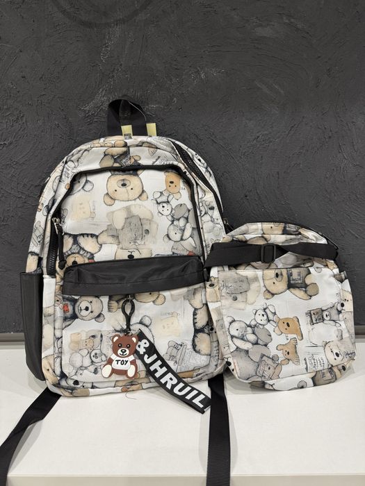 Рюкзаки школьные  разные