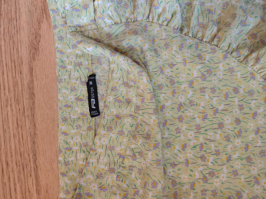 Поли С и М къса дънкова, дълга тюлена на точки и още 2-6 евро