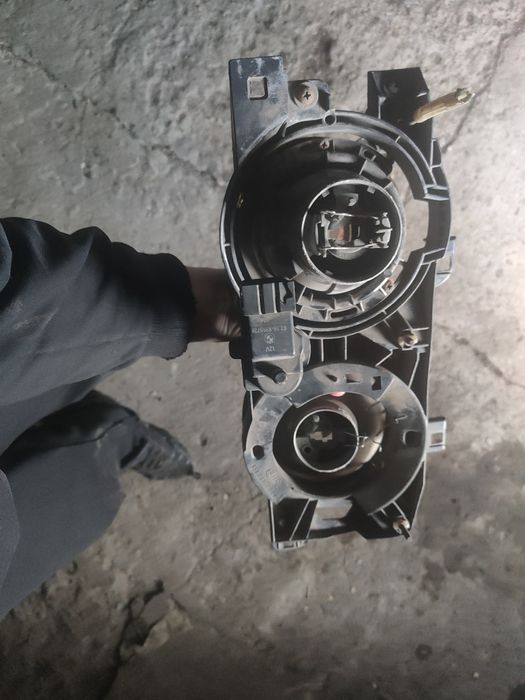 Продам фару на БМВ e34 оригинал