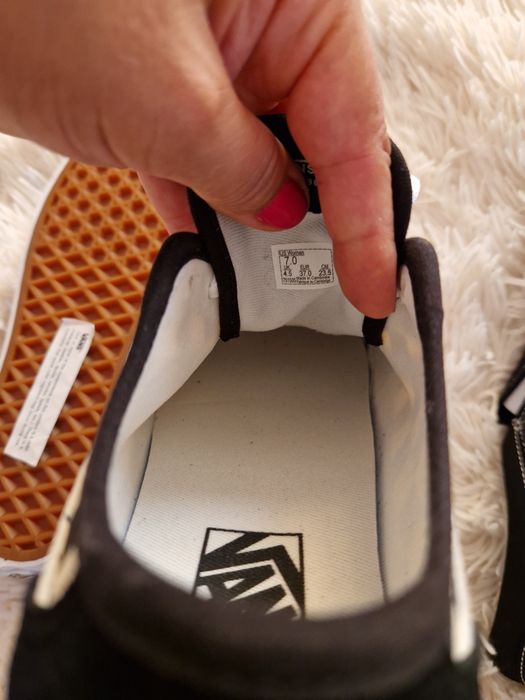 VANS Nr37 si 44,5 Noi !