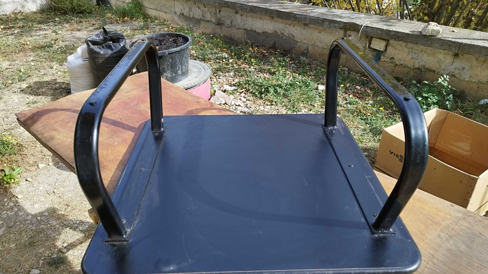 Mаса черна с метални крака  , помощна масичка с два плота 60/60/ 56см