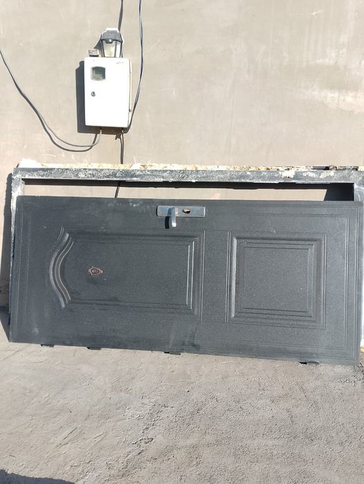 Входная железная дверь