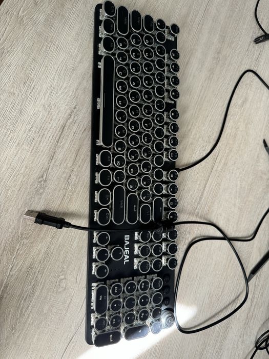 Механическая клавиатура с RGB подсветкой