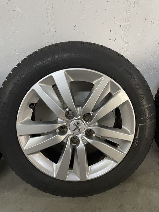 Jante aliaj originale Peugeot 16’ cu cauciucuri iarna Dunlop aproape noi