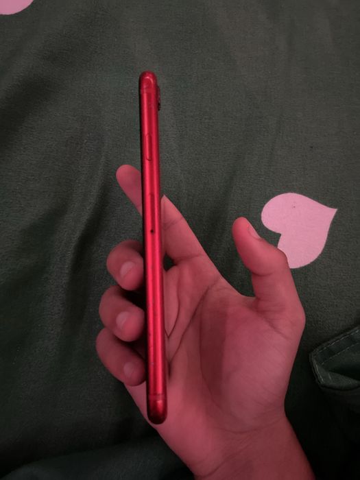 Iphone 8 product red