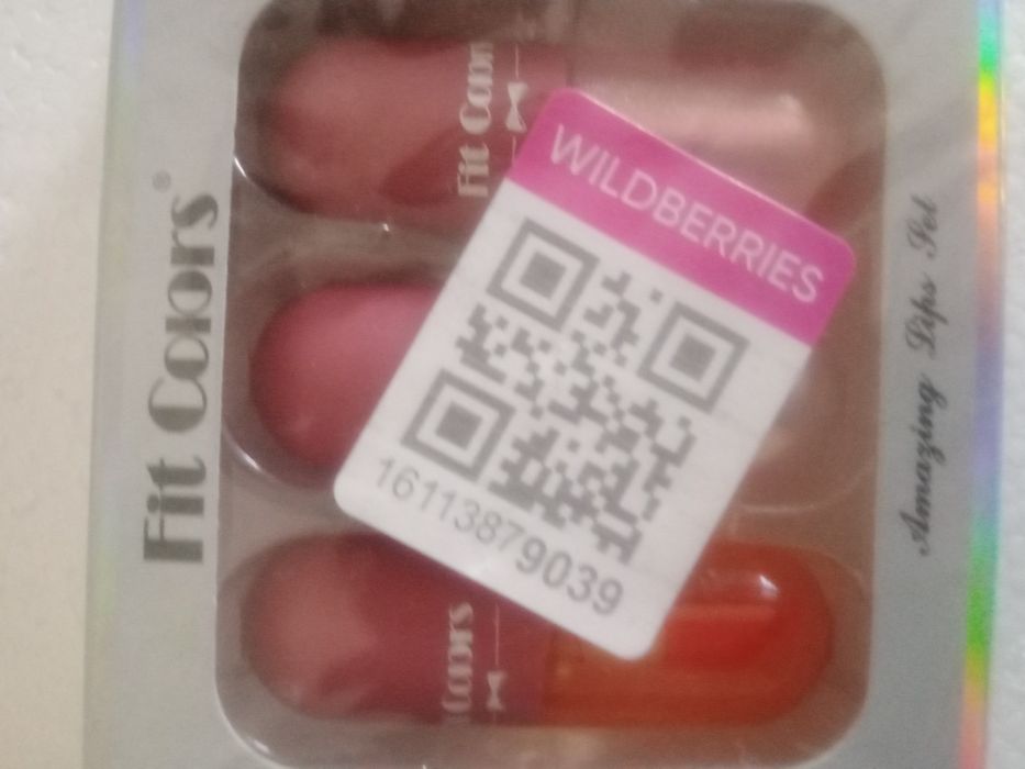 Продаётся блеск для губ.