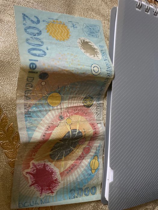 Vand bancnote de 2000 de lei din anul eclipsei de soare