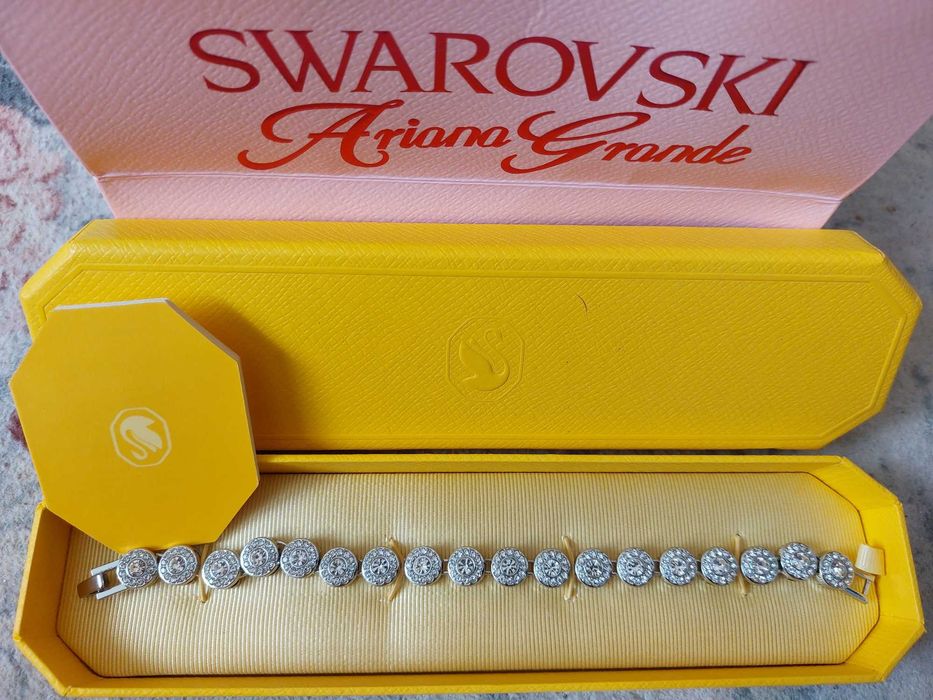 Bratarai cu strasuri inimioare in cutie cadou Swarovski