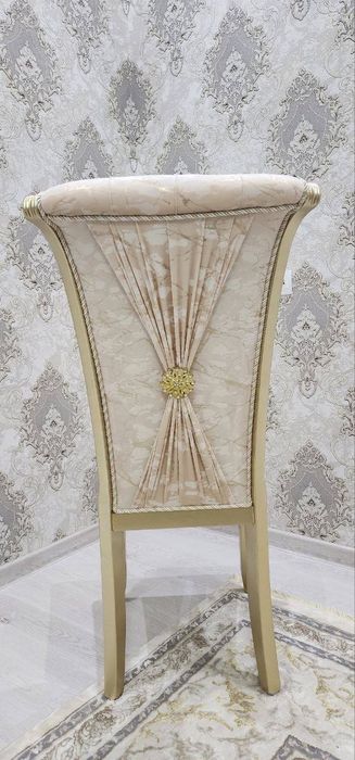 Stol stullar mehmonxonaga yongoqdan