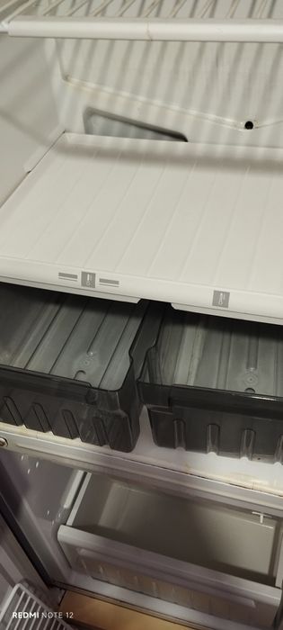 Холодильник стинул