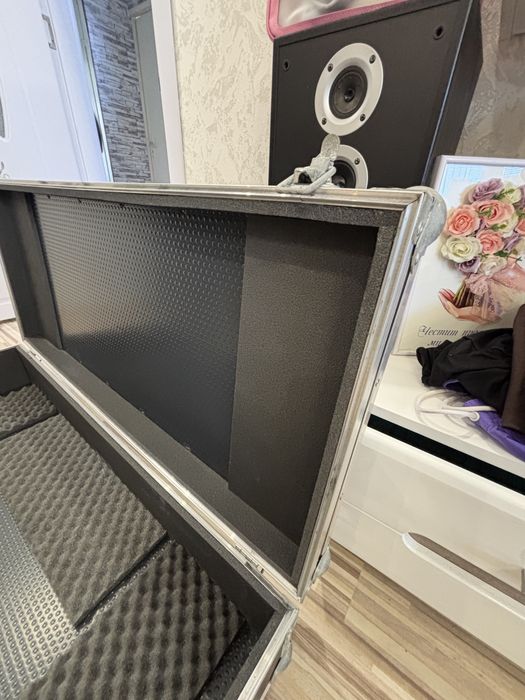 Продавам Твърд Кейс за Клавир Във Отлично състояние