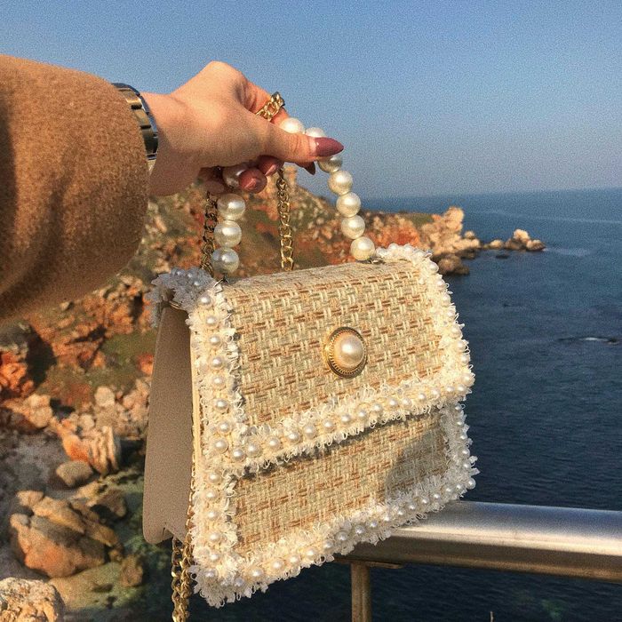 Бутикова Чанта От Букле С Перли