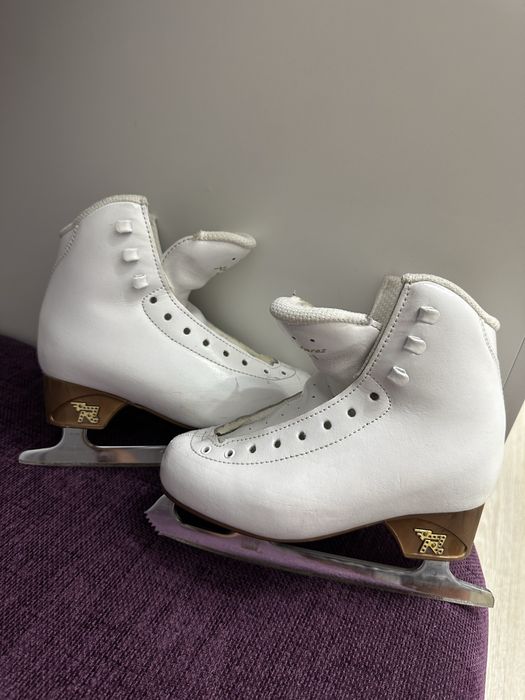Продам коньки для фигу