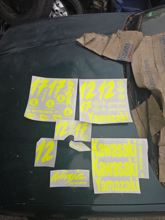 Изработка на едноцветни стикери по поръчка