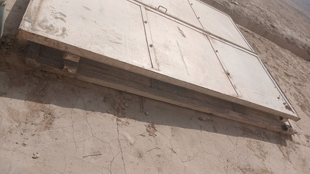 Darvoza qalin temirdan