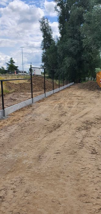 Stalpi gard de plasa impletita și panouri sudate